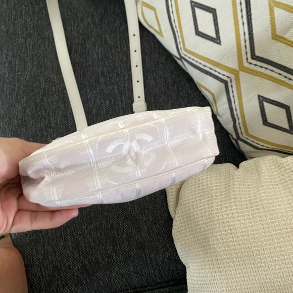 Chanel made in France silk logos white mini crossbody about 9” high w auth card - Picture 5 of 15